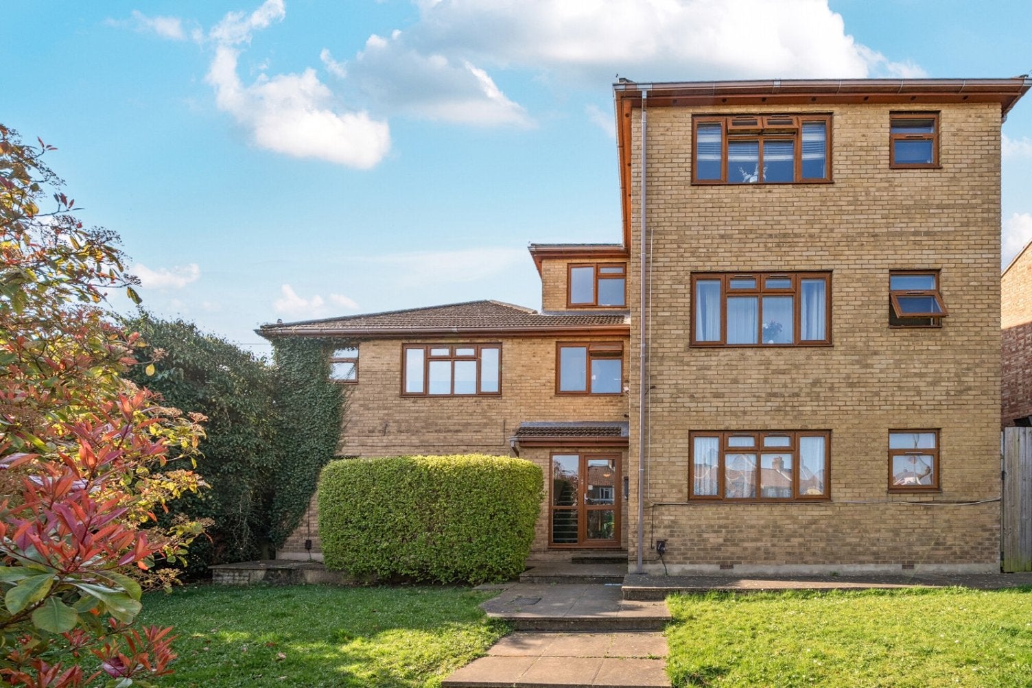 Flat Mayplace Road East in Greater London