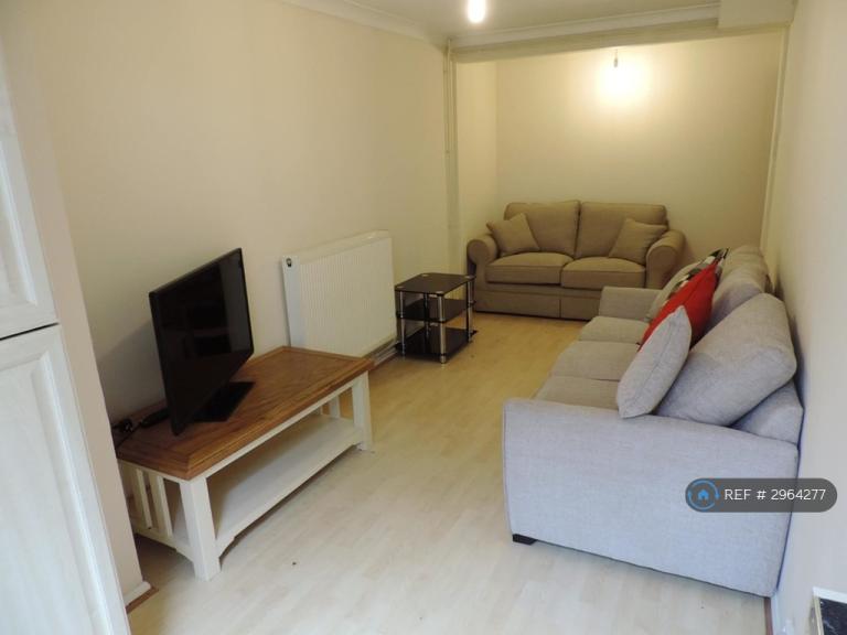 Room Rushmead Close in Canterbury