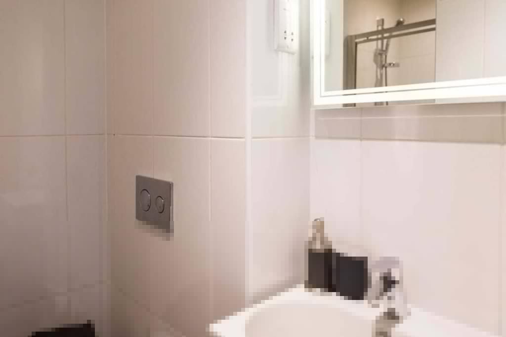 Room Braham Street in Greater London