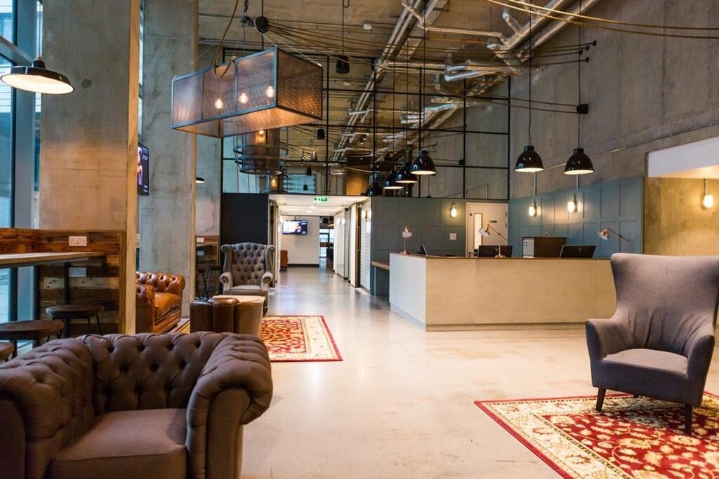 Room Braham Street in Greater London