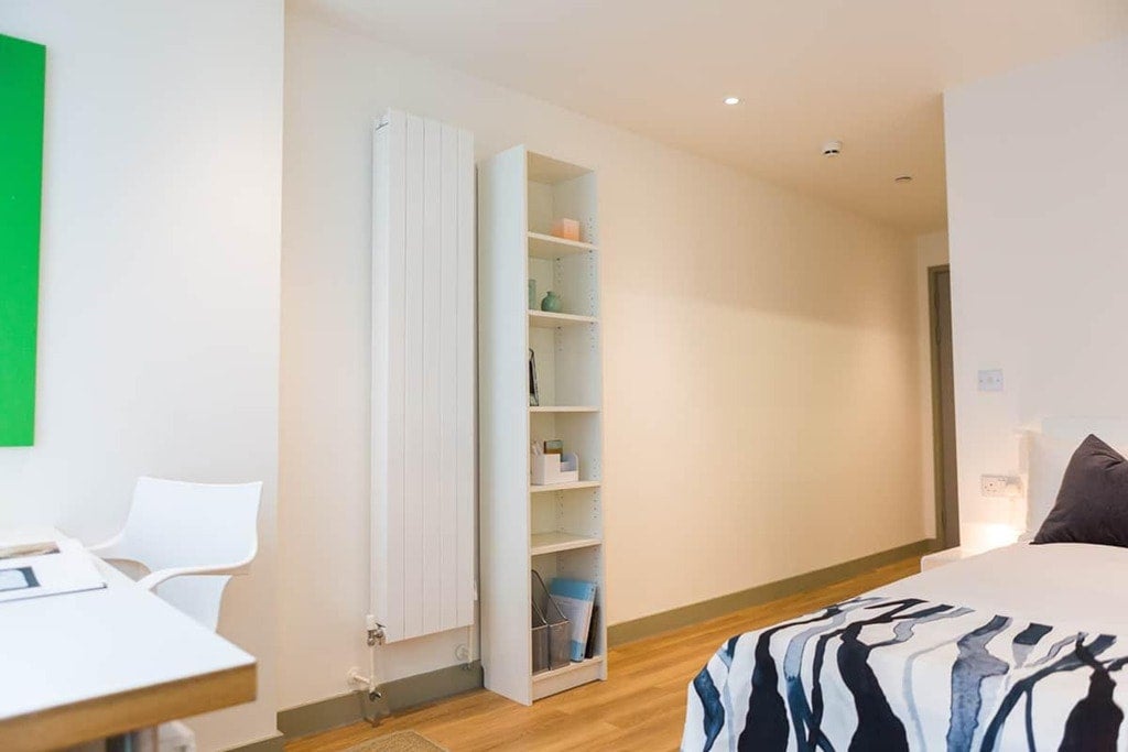 Room Braham Street in Greater London