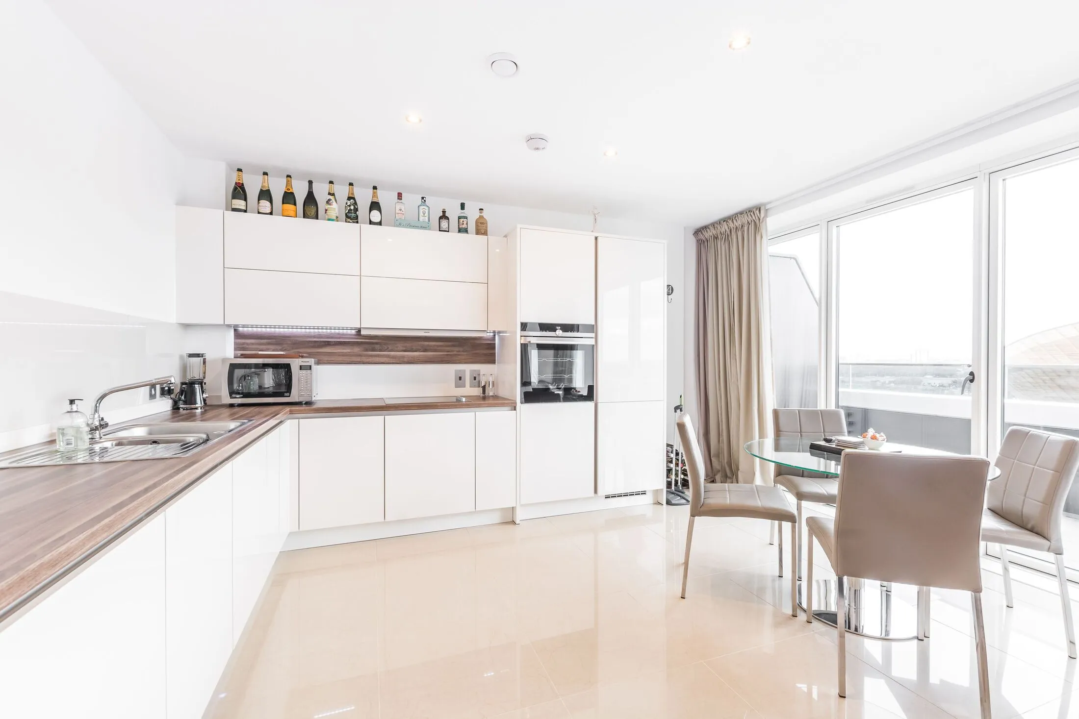 Flat Abercrombie Road in Greater London