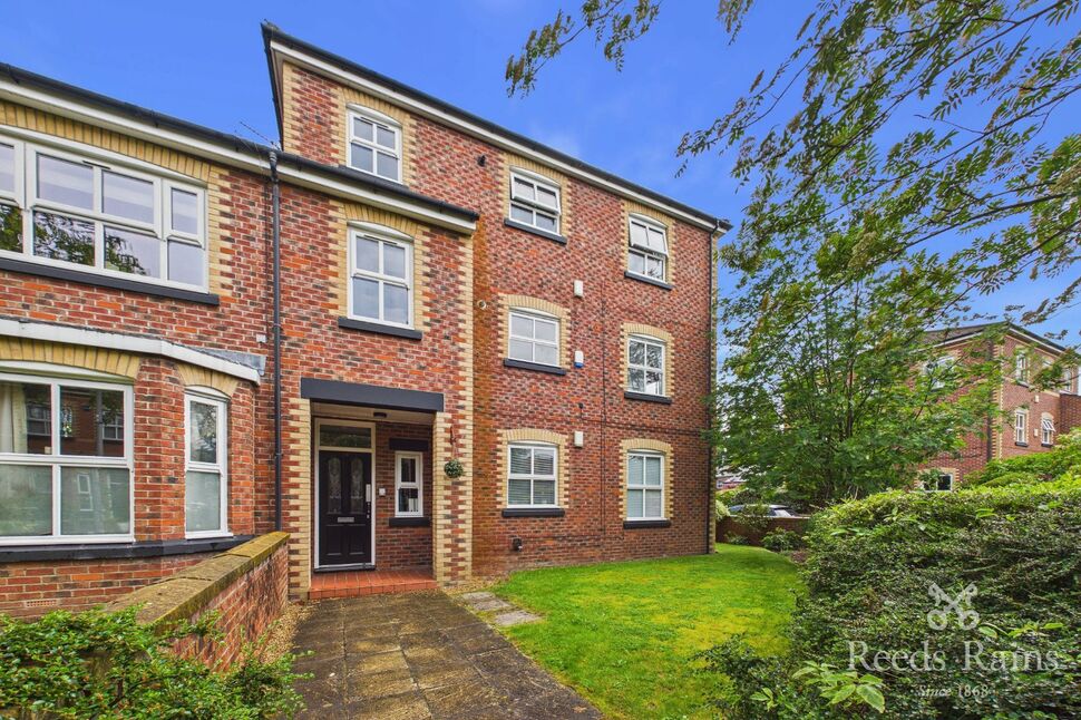 Flat Elm Grove in Manchester
