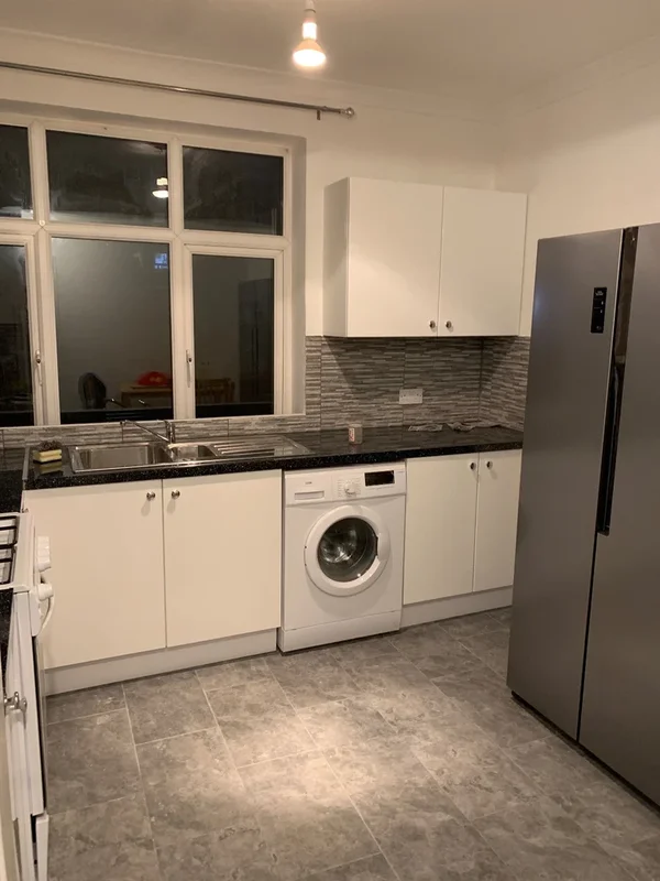Flat Bryan Road in London Borough of Southwark