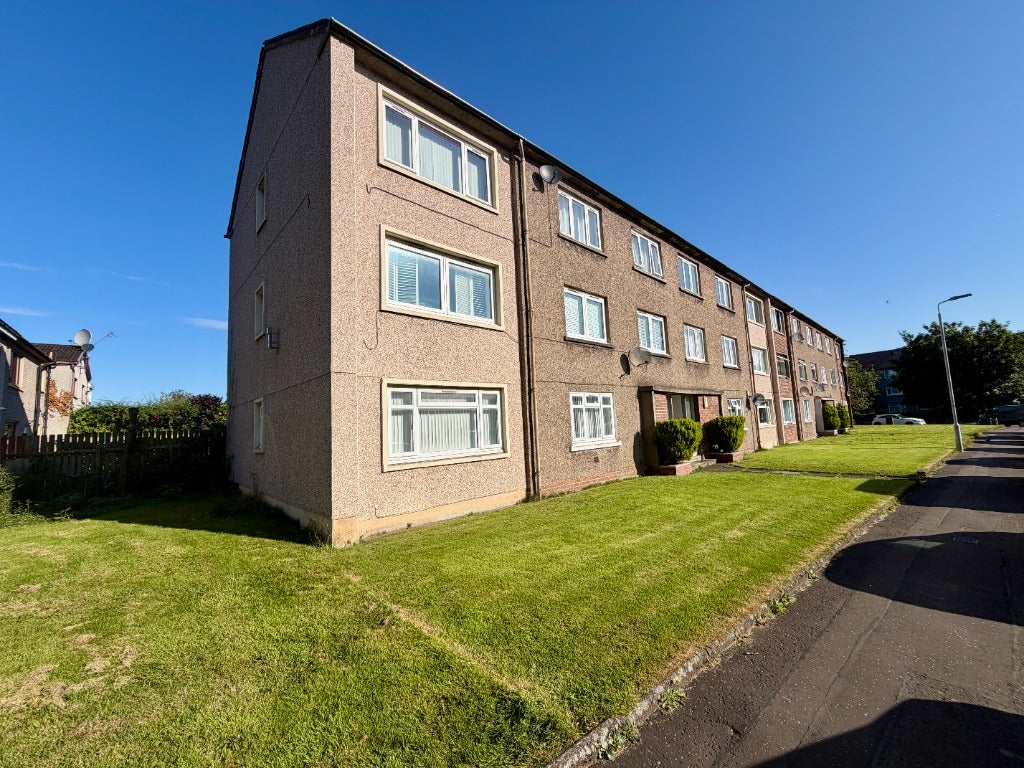 Flat Row Avenue in Renfrew