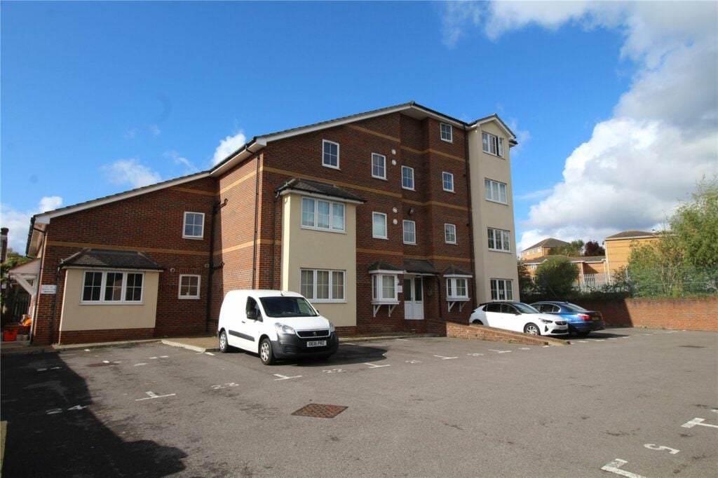 Flat St Joseph's Road in Rushmoor