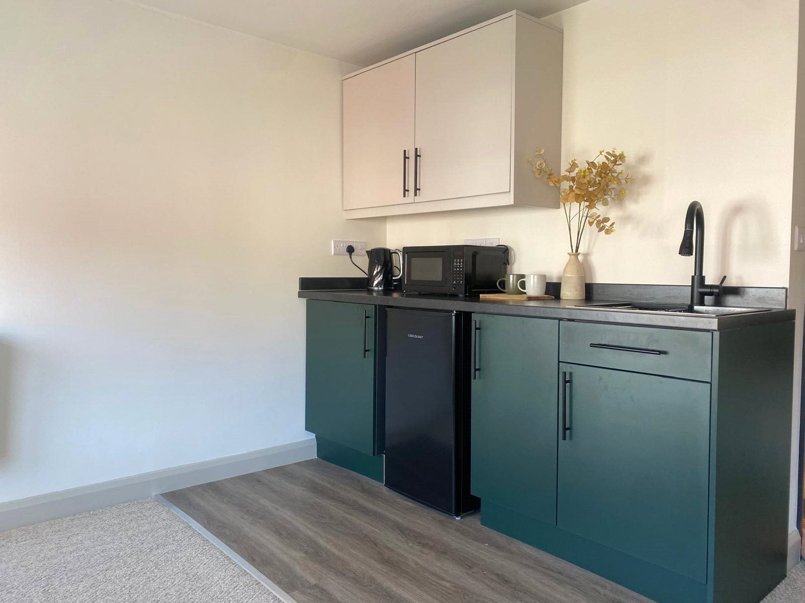 Flat Roberts Road in High Wycombe