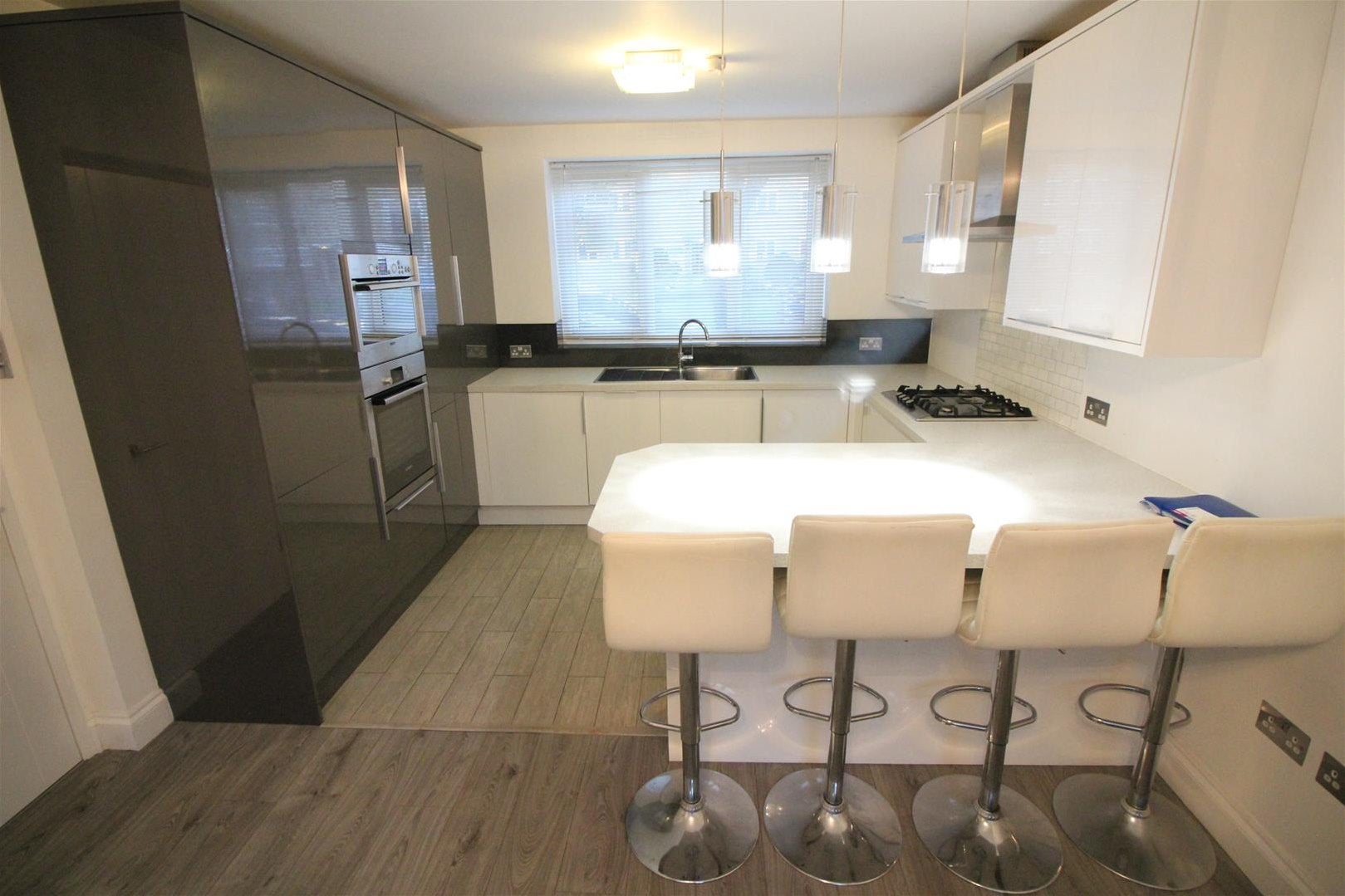 Flat Innes Gardens in Greater London