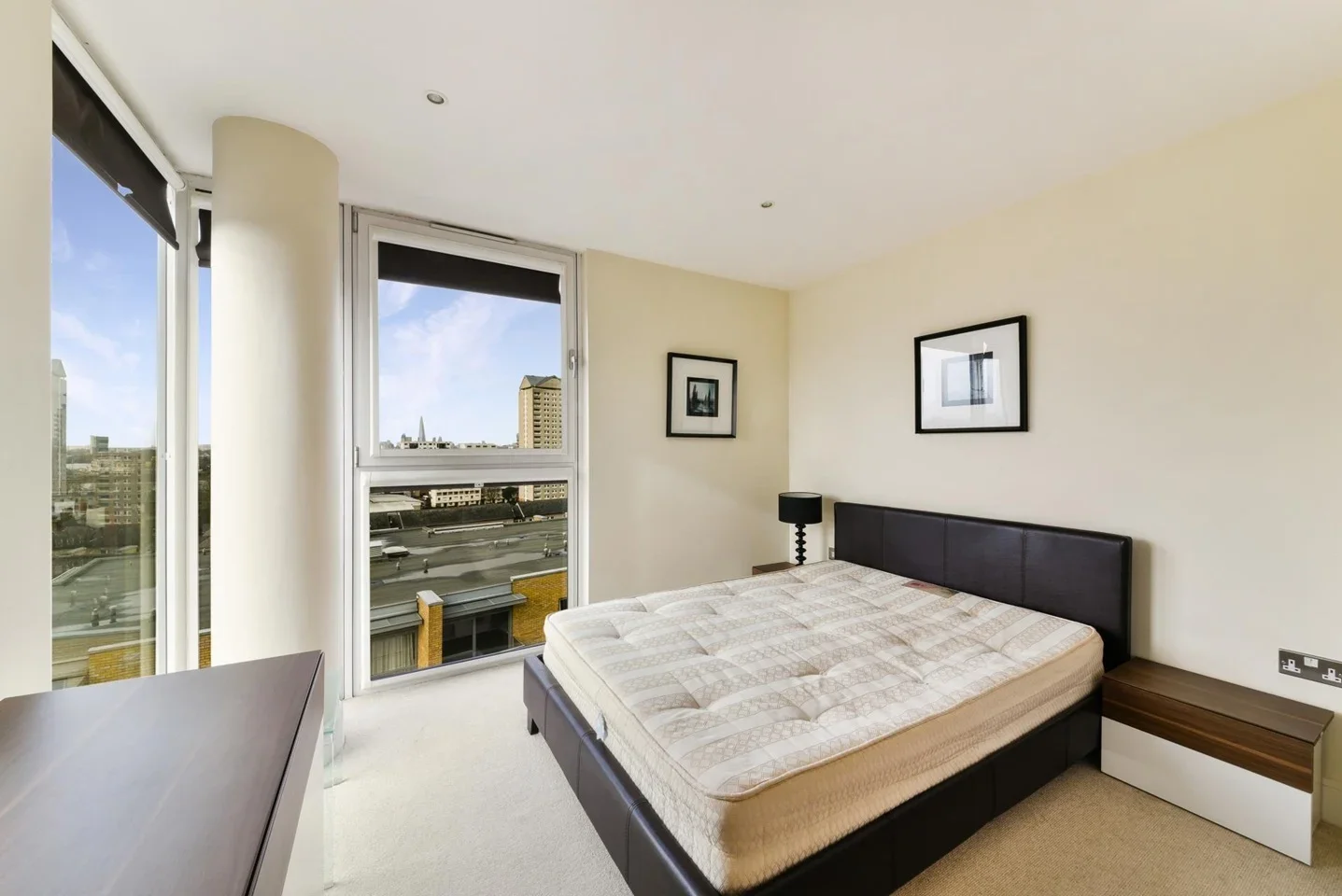 Flat Lanterns Way in Greater London