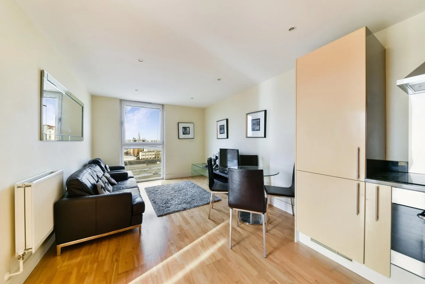 Flat Lanterns Way in Greater London