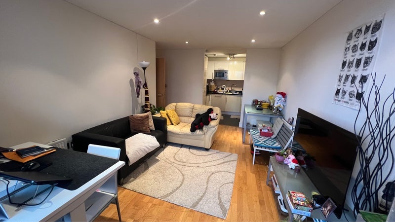 Flat Prestons Road in Greater London