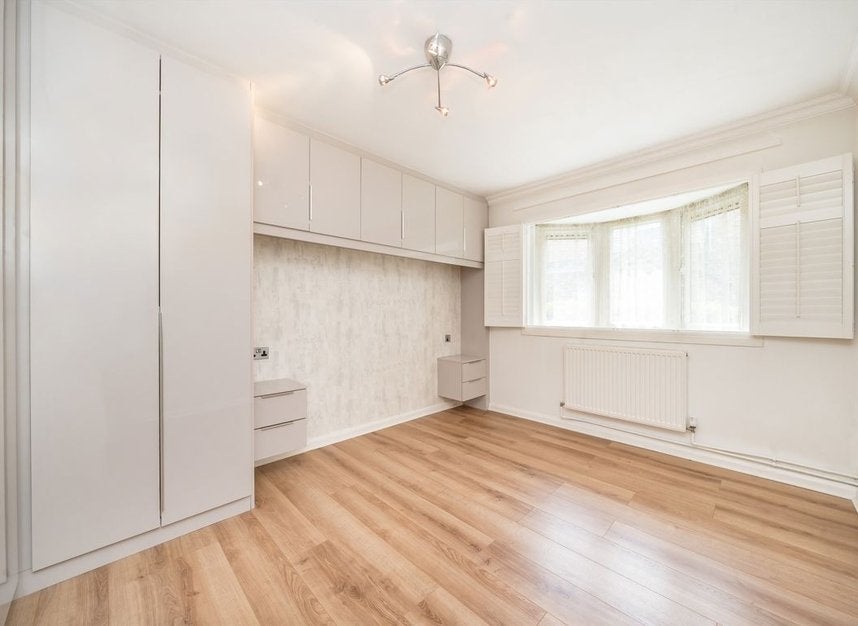 Flat Essex Court in Greater London