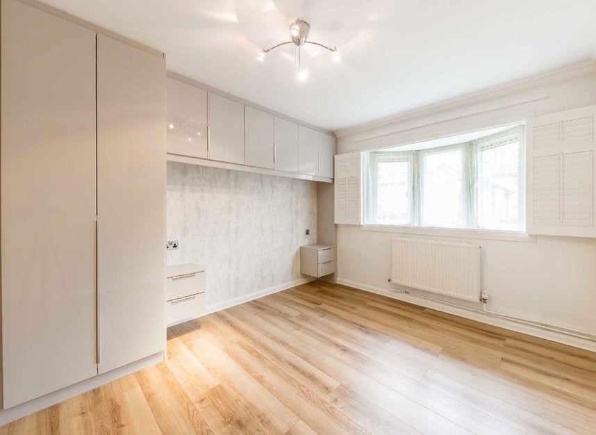 Flat Essex Court in Greater London