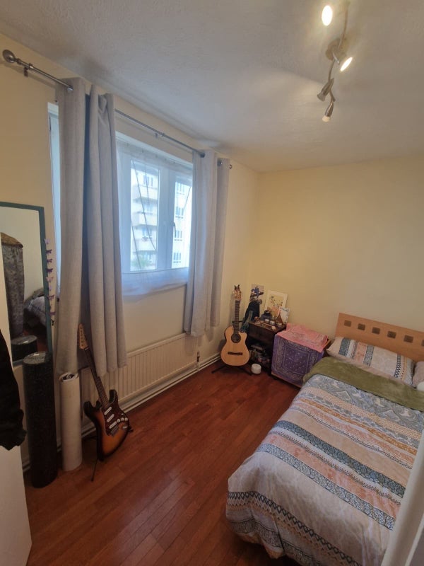 Room Queen Caroline Street in Greater London