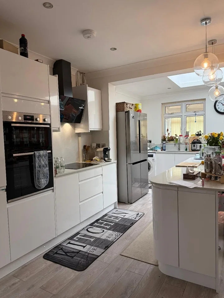 Room Marshalls Drive in Greater London