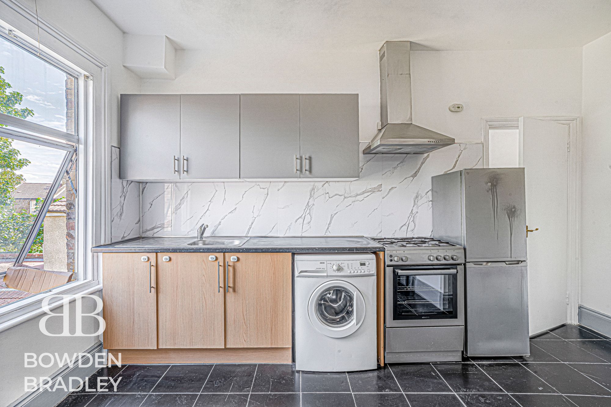 Flat Leytonstone Road in Greater London