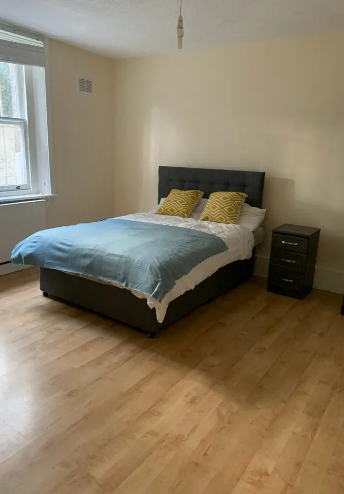 Flat Wordsworth Road in Greater London