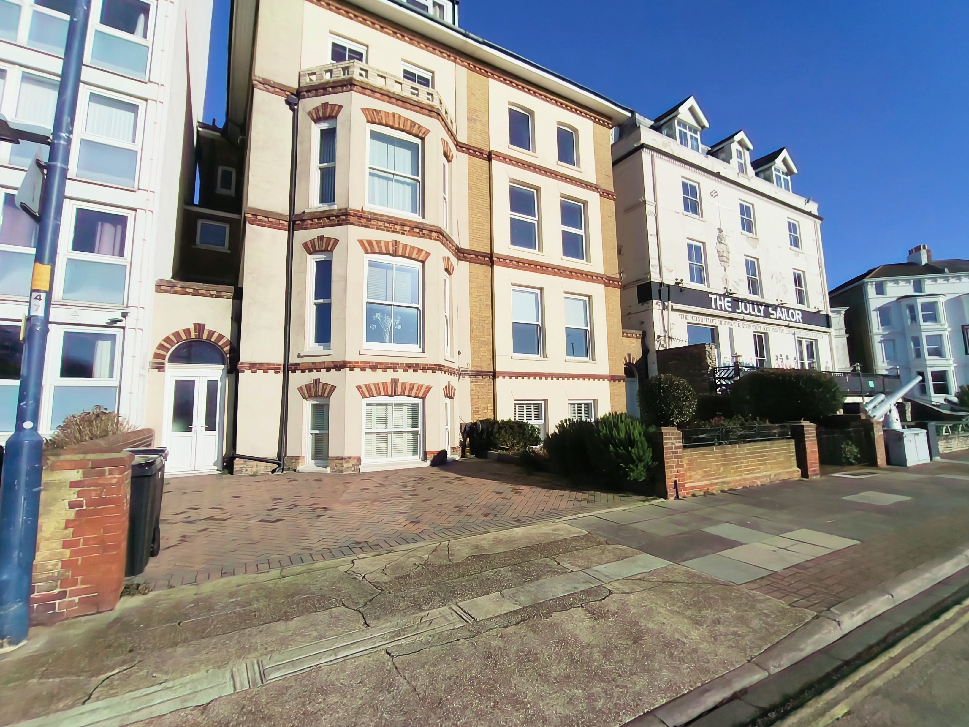 Flat Clarence Parade in Portsmouth