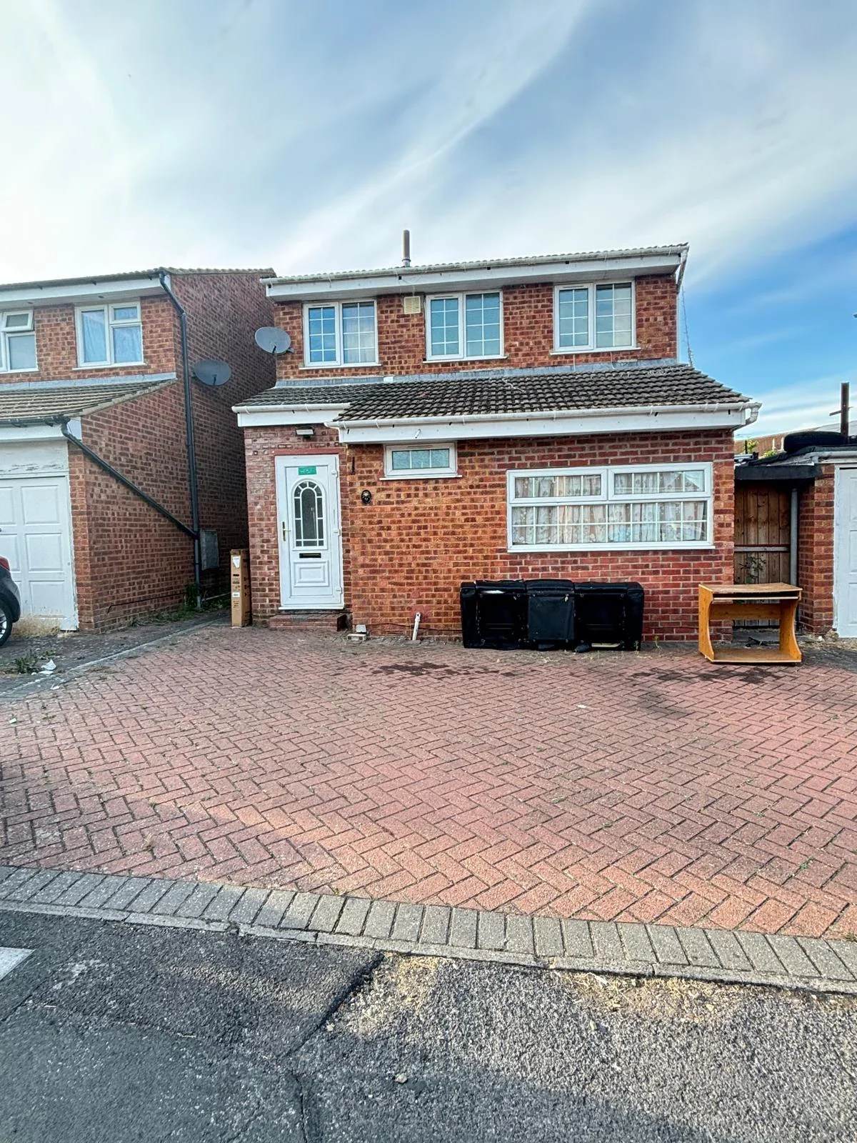 House Dunsmore Road in Luton
