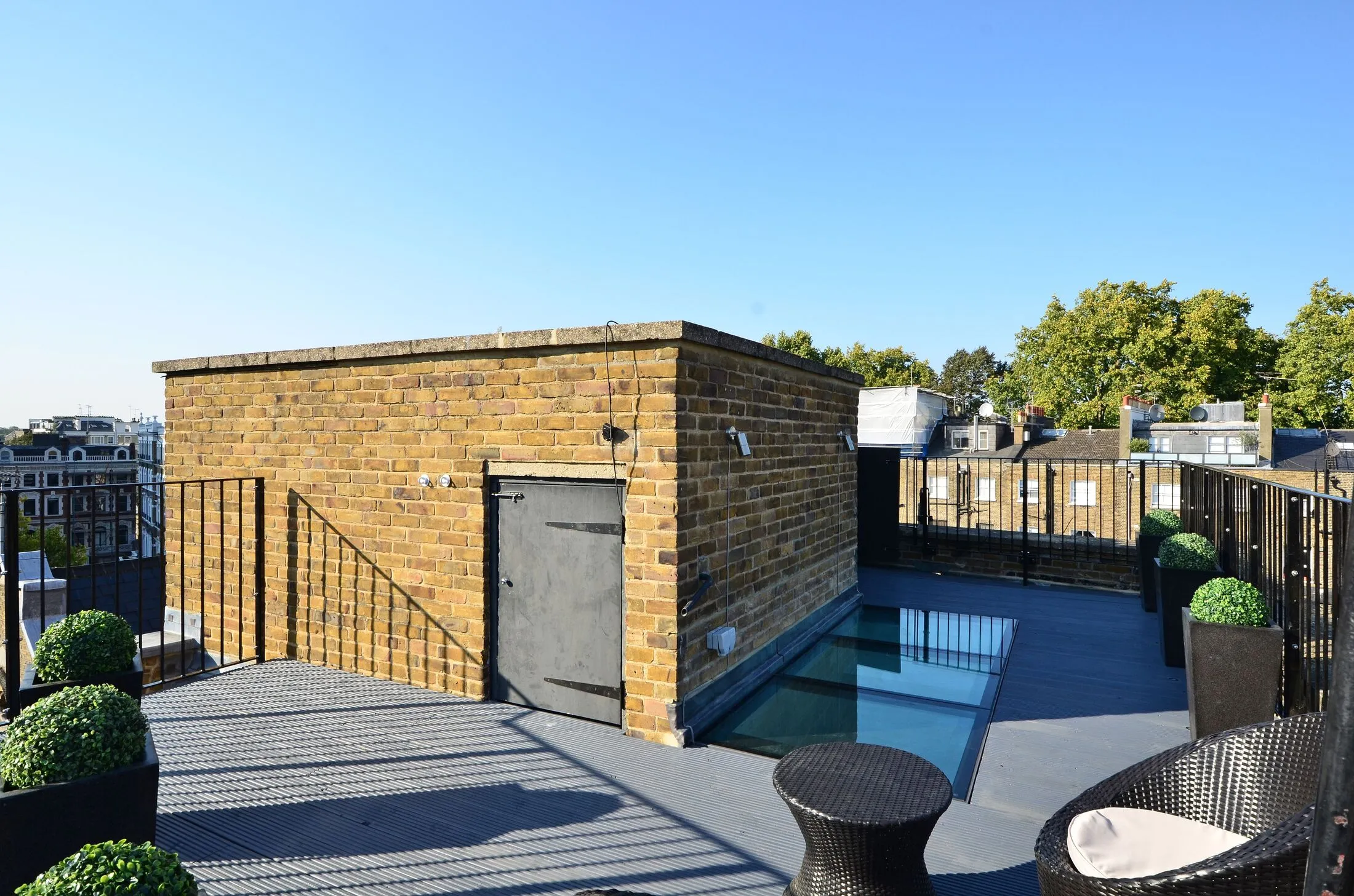 Flat Emperor's Gate in Greater London