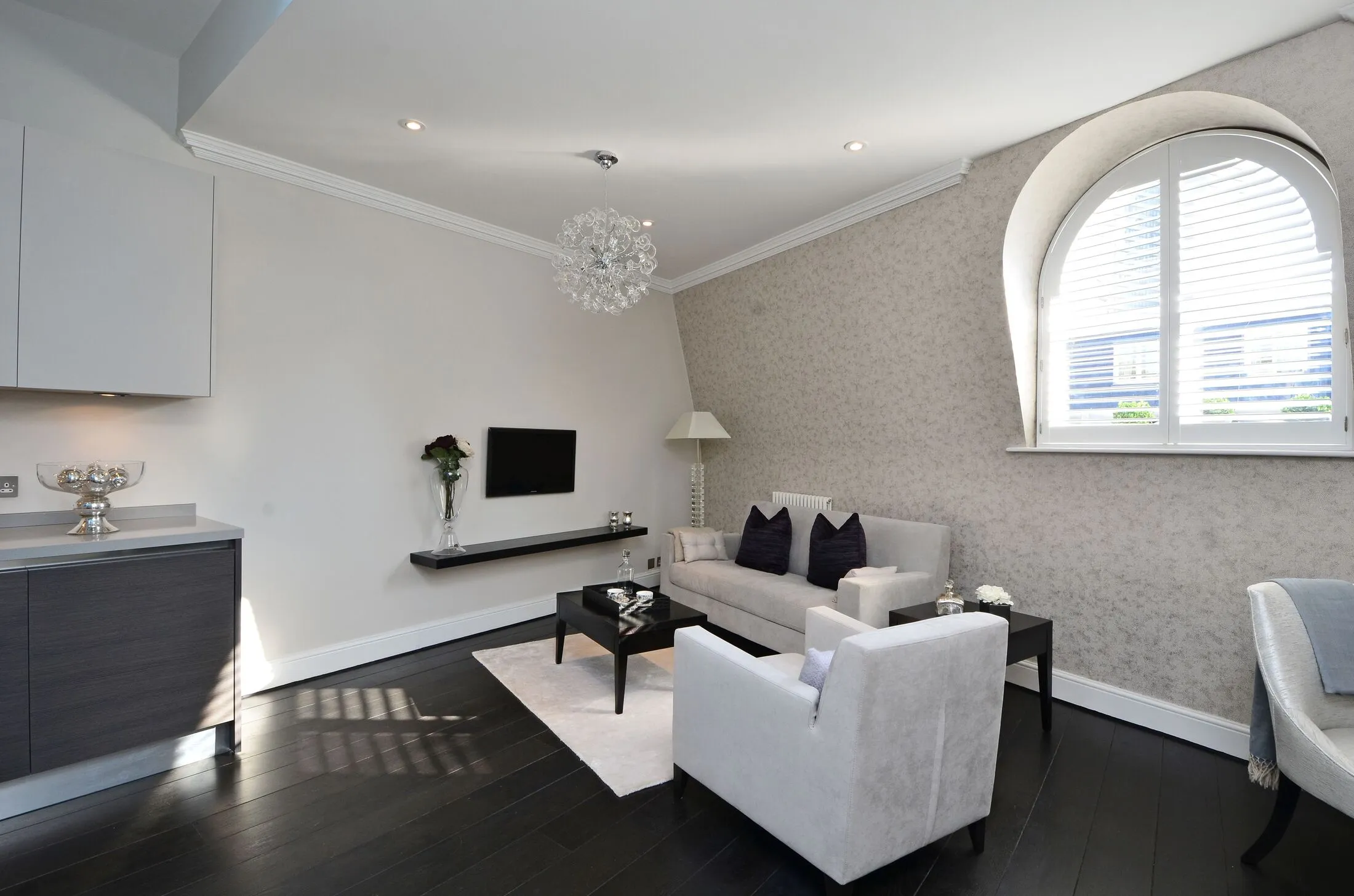 Flat Emperor's Gate in Greater London