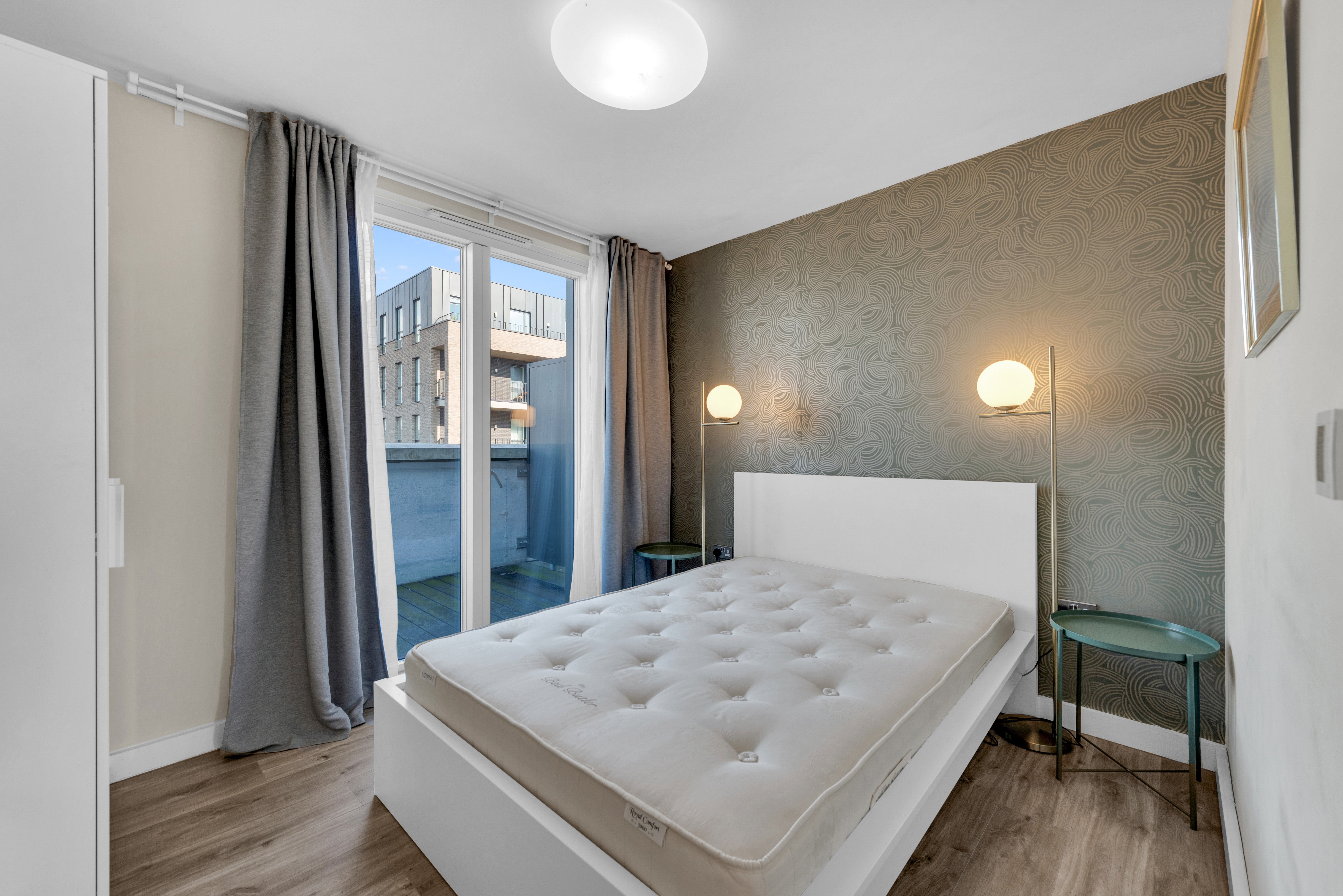 Flat Derny Avenue in Greater London