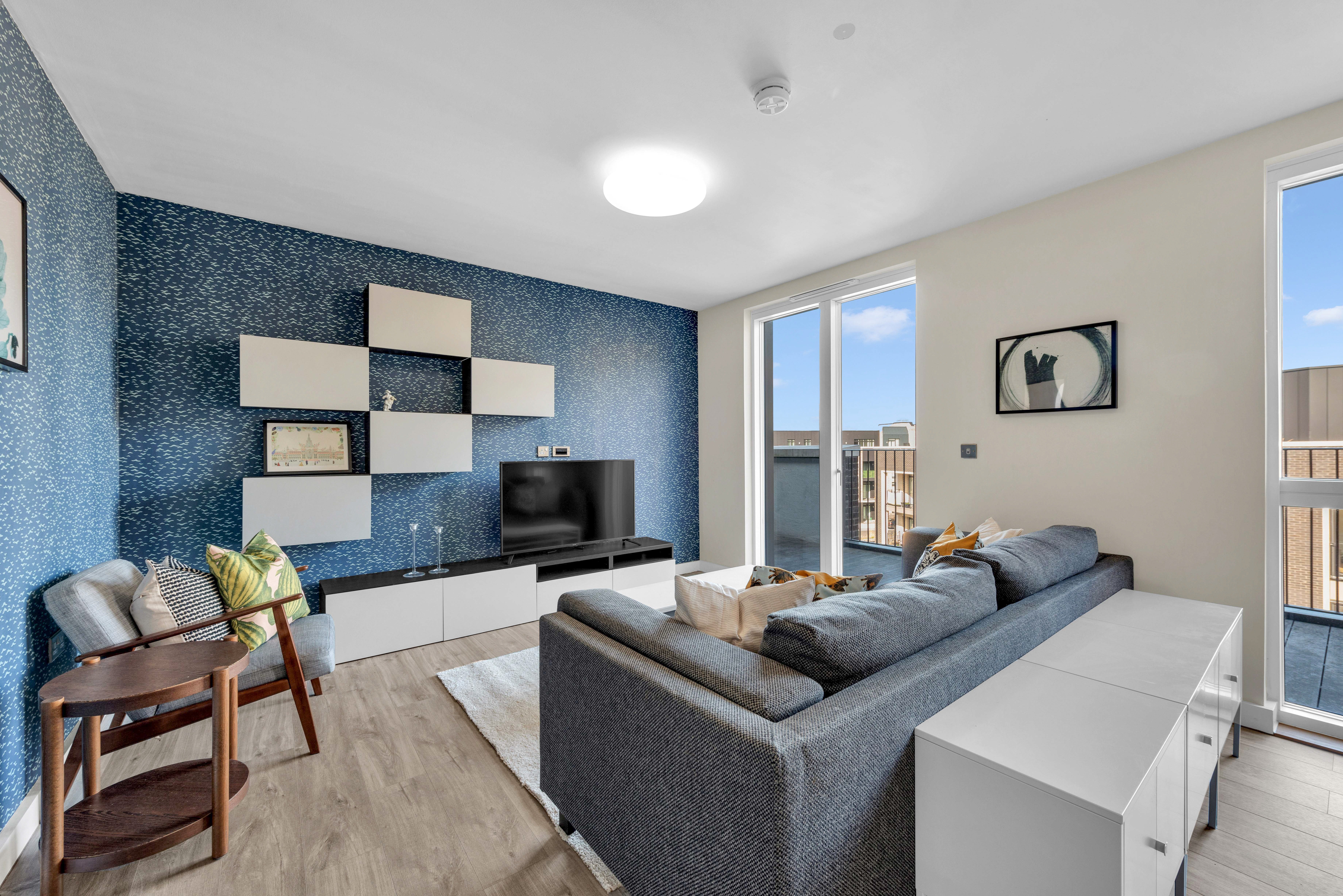 Flat Derny Avenue in Greater London