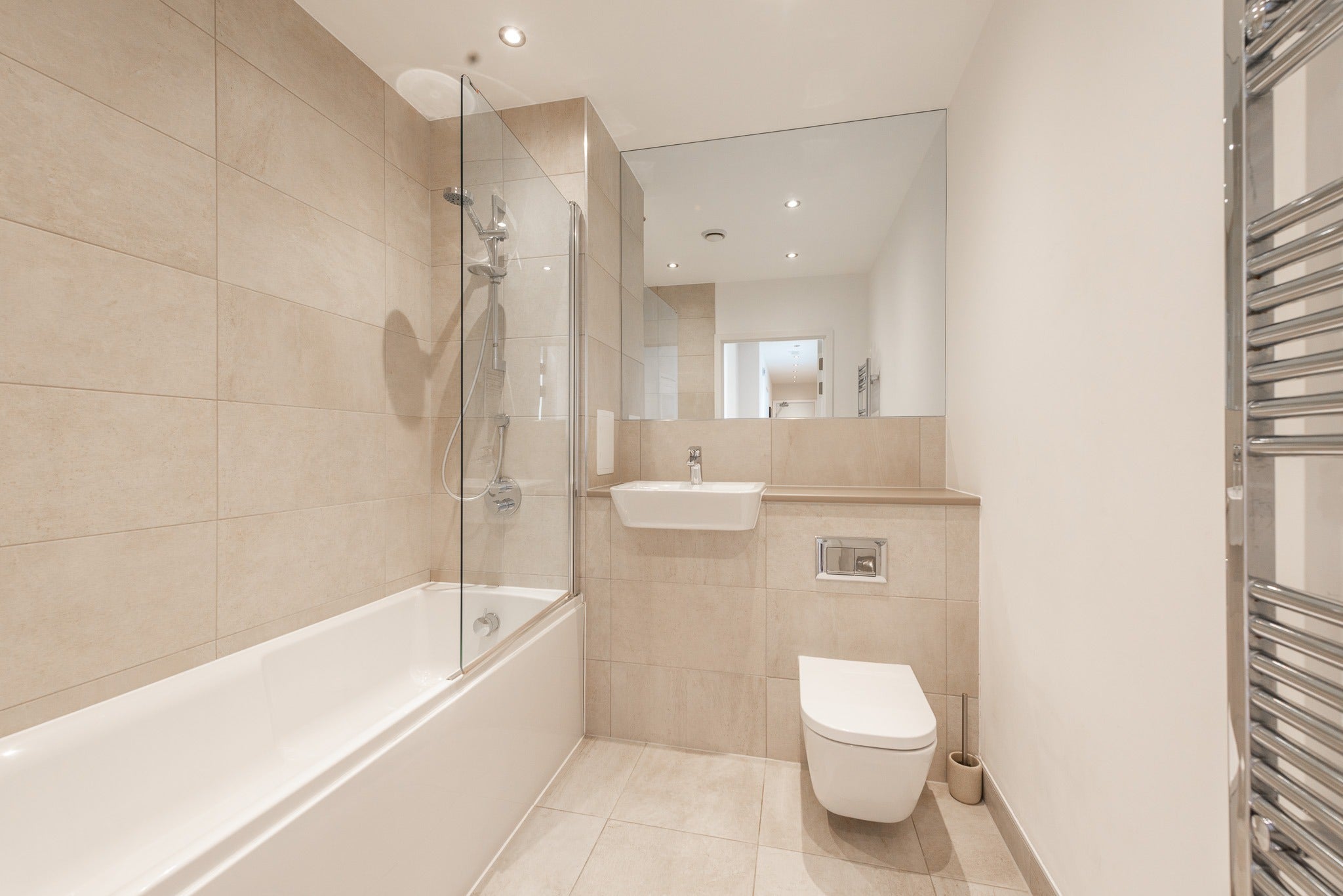 Flat Derny Avenue in Greater London