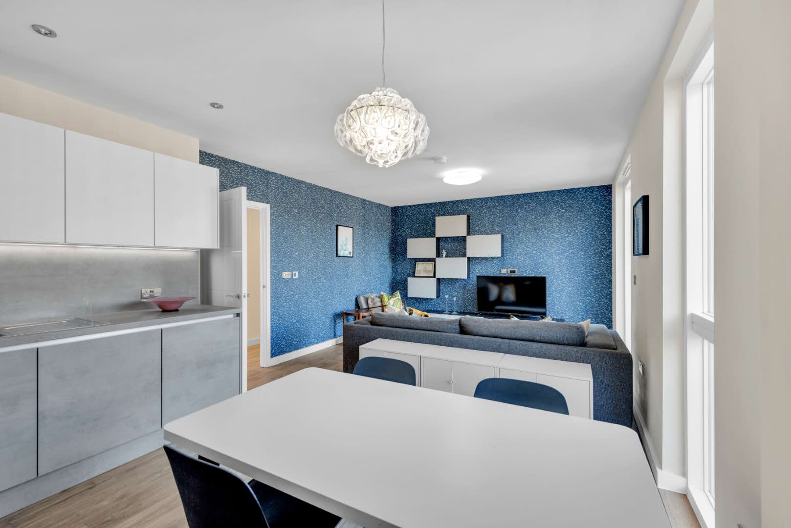 Flat Derny Avenue in Greater London