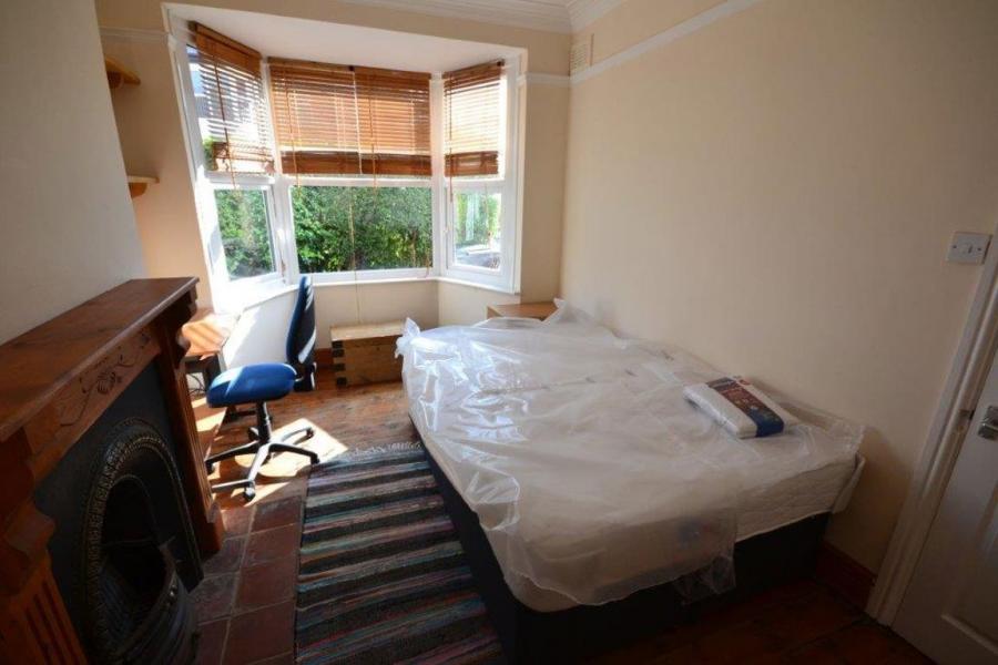 Room Avenue Road Extension in Leicester