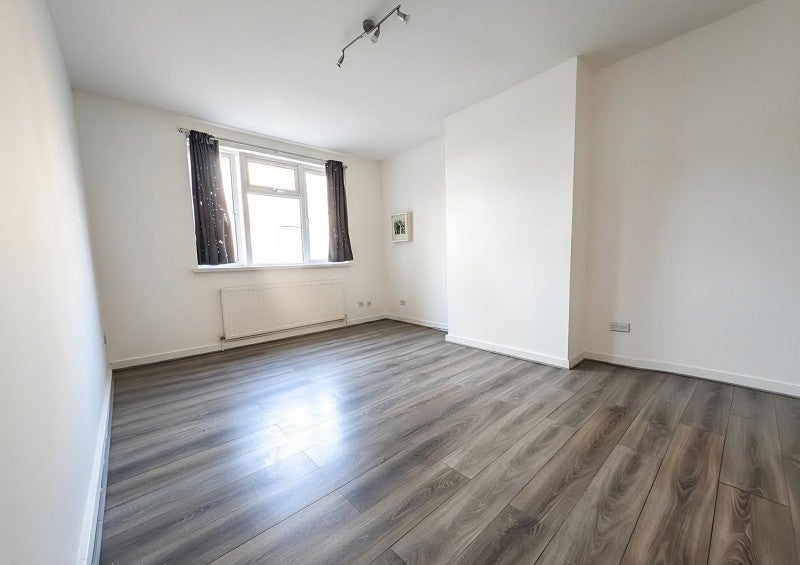 Flat Coopers Lane in Greater London