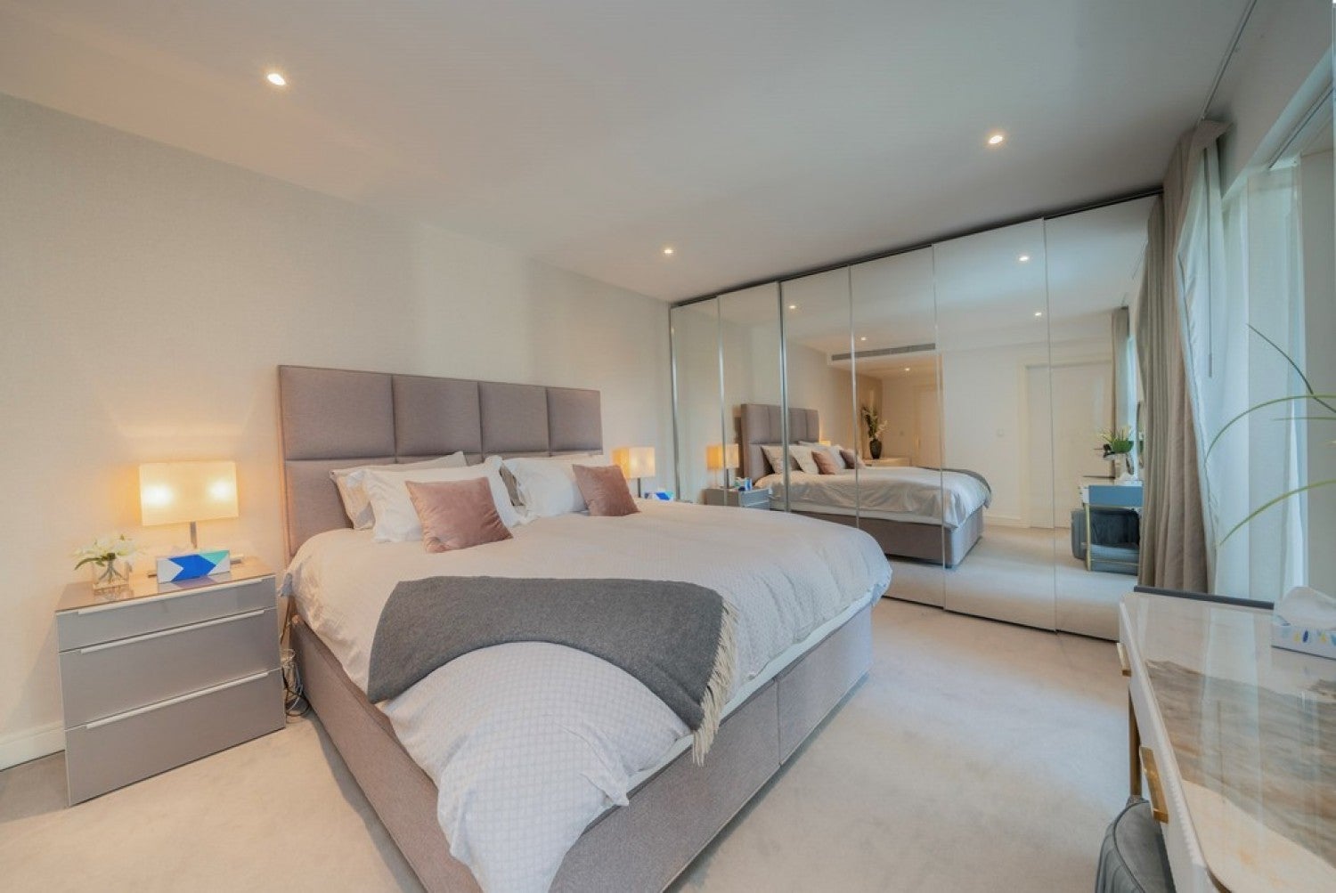 Flat Eltringham Street in Greater London