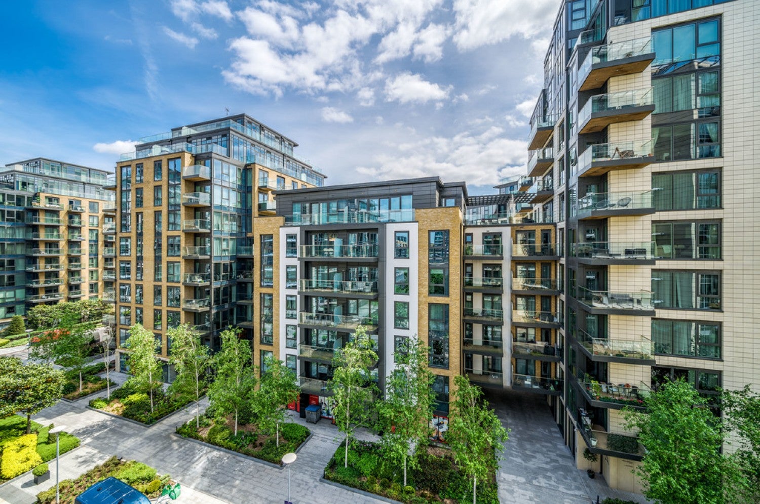 Flat Eltringham Street in Greater London