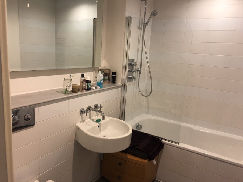 Room Vale End in Greater London