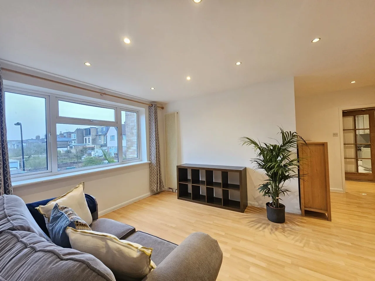 Flat Hainault Road in Greater London