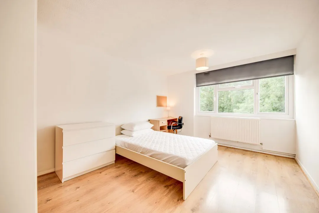 Flat Long Meadow Way in Canterbury
