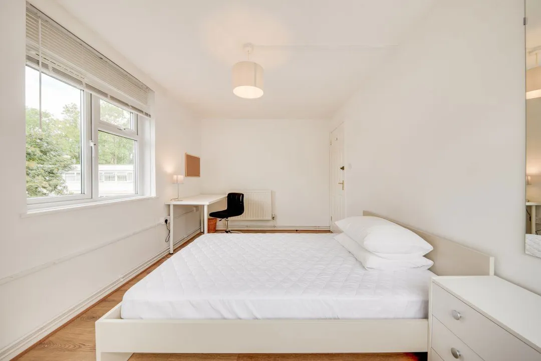 Flat Long Meadow Way in Canterbury