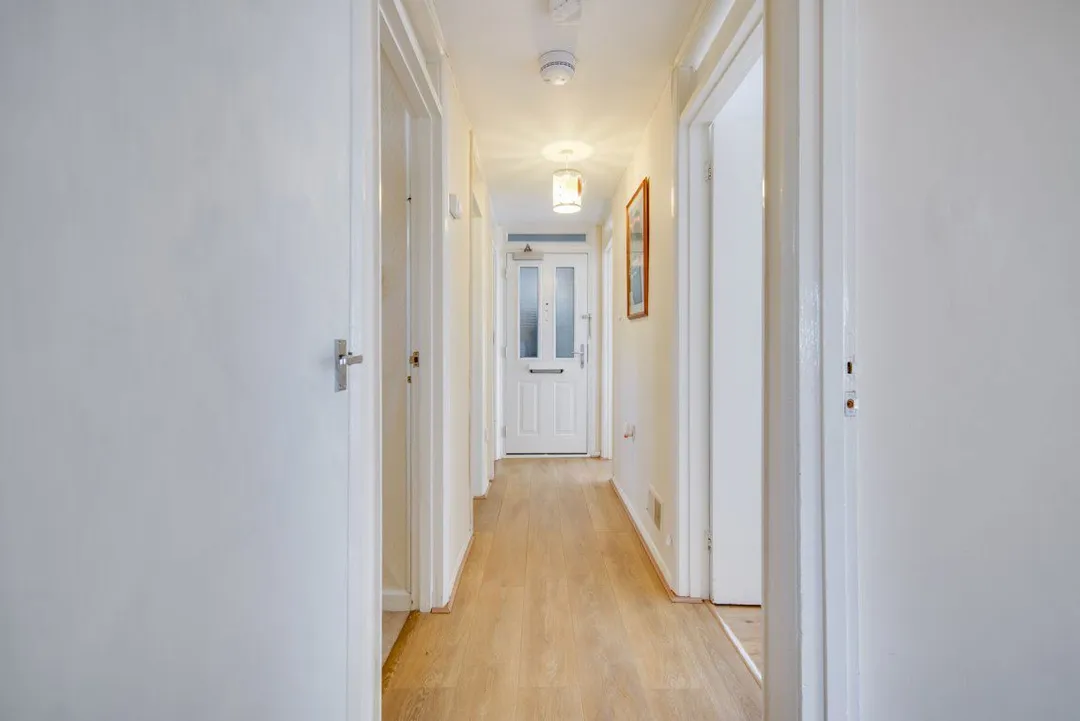 Flat Long Meadow Way in Canterbury