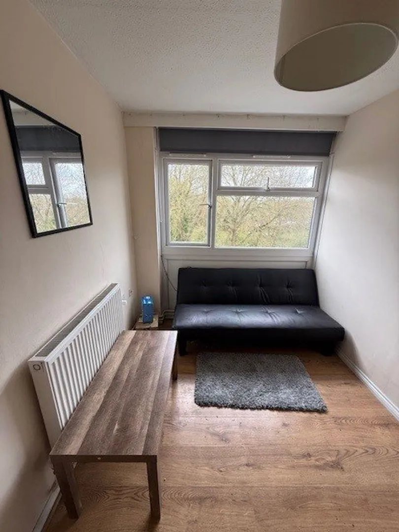 Flat Long Meadow Way in Canterbury