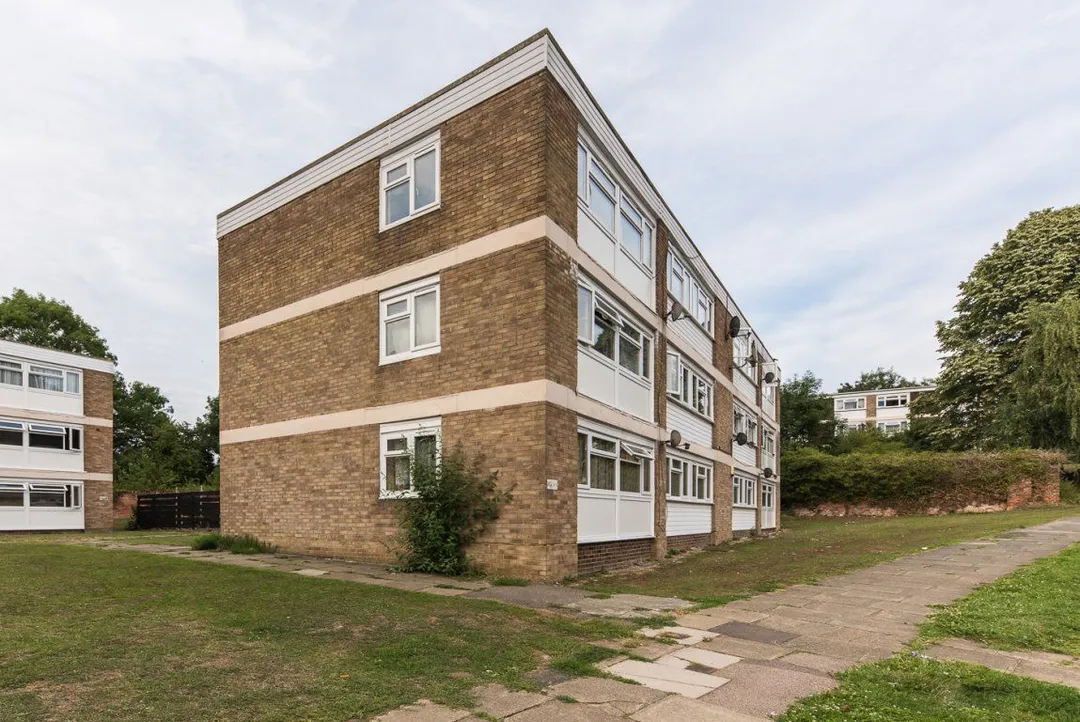 Flat Long Meadow Way in Canterbury