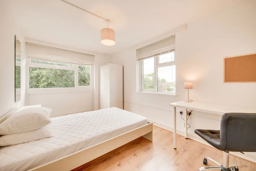 Flat Long Meadow Way in Canterbury