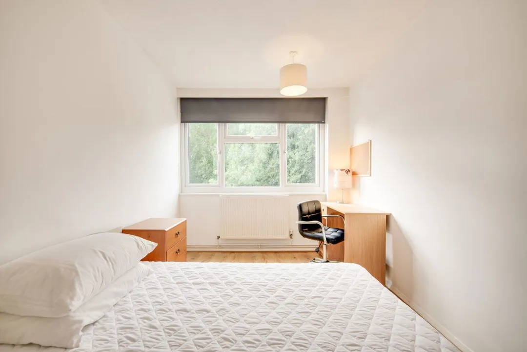 Flat Long Meadow Way in Canterbury