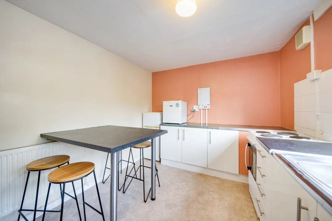Flat Long Meadow Way in Canterbury