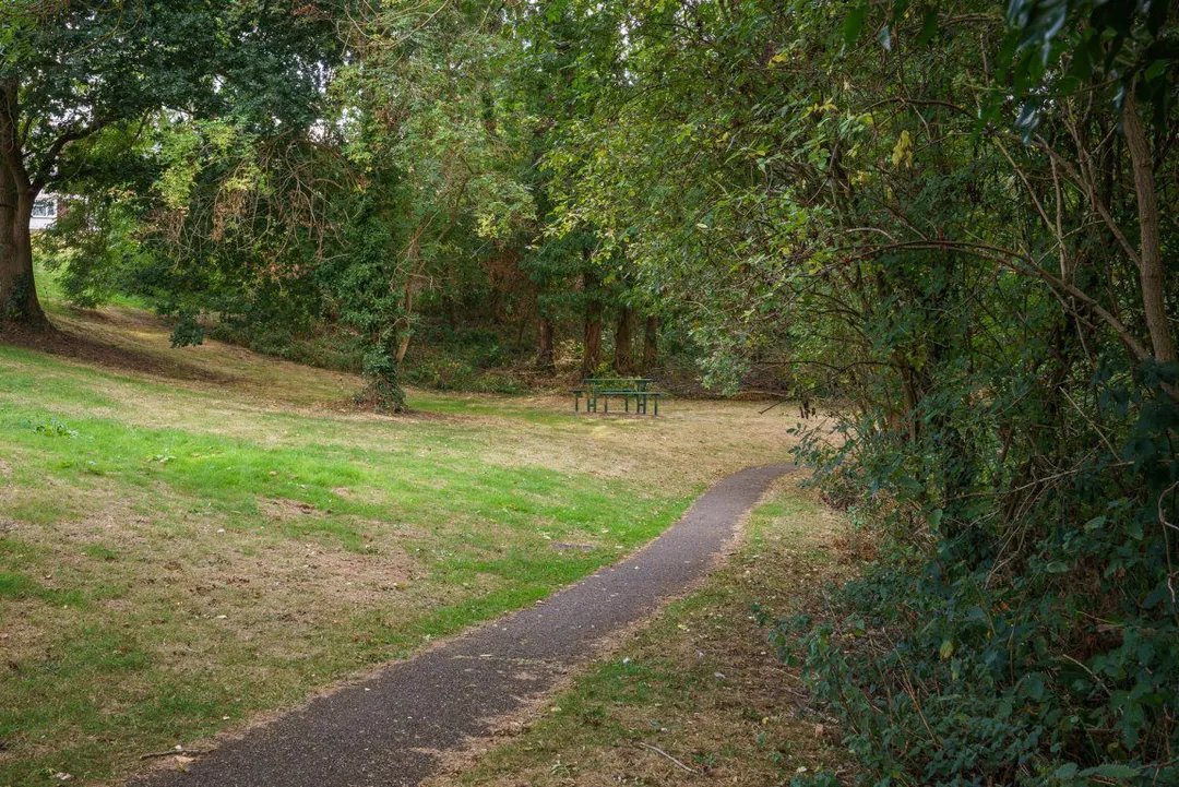 Flat Long Meadow Way in Canterbury