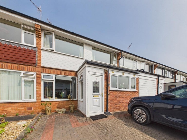 House Rivermead Drive in Stratford-on-Avon