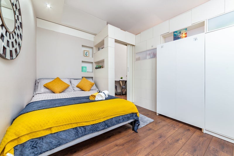 Room Alexia Square in Greater London