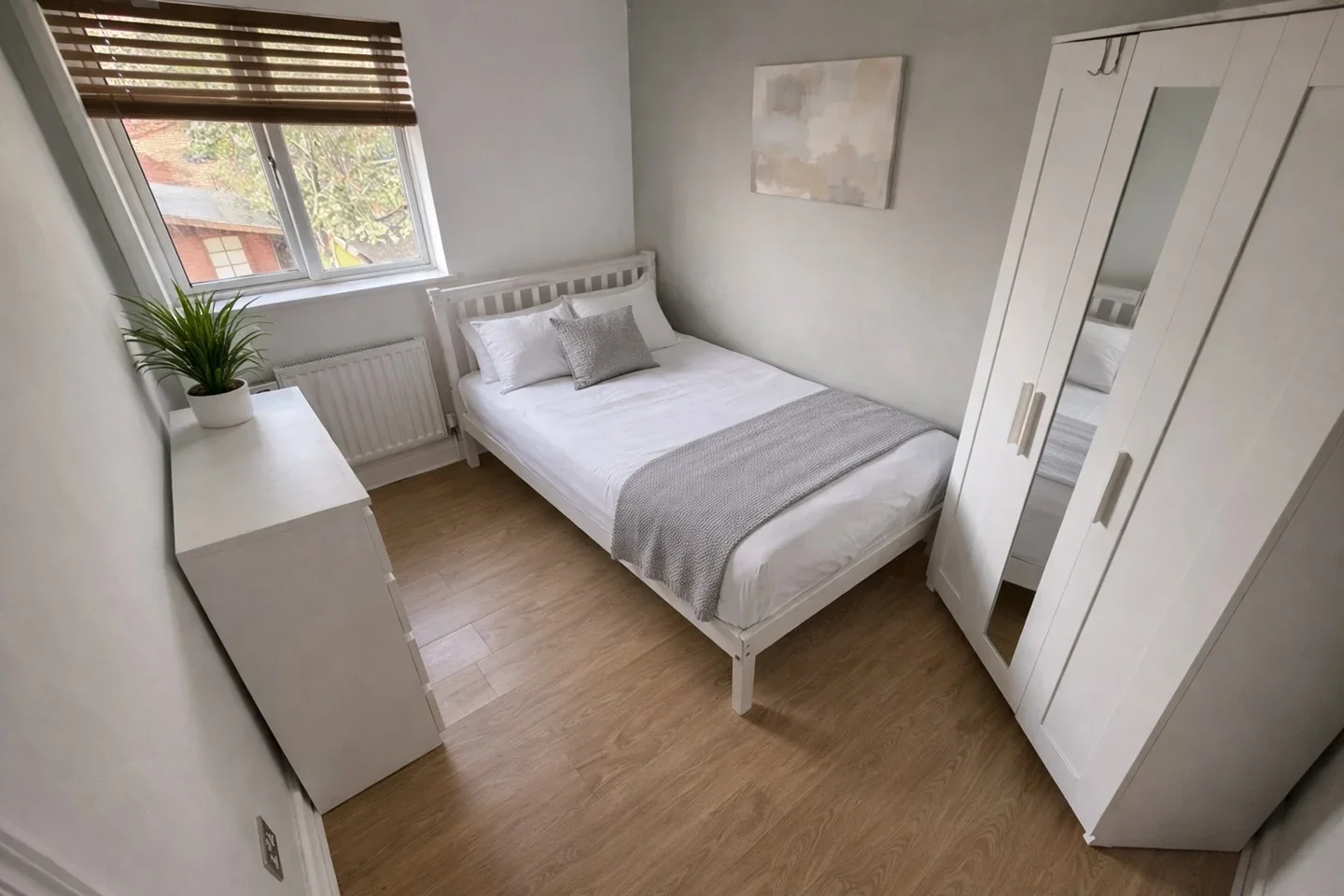 Room Argyle Road in Greater London