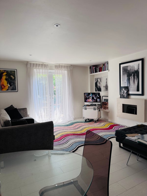 Room Belsize Road in Greater London