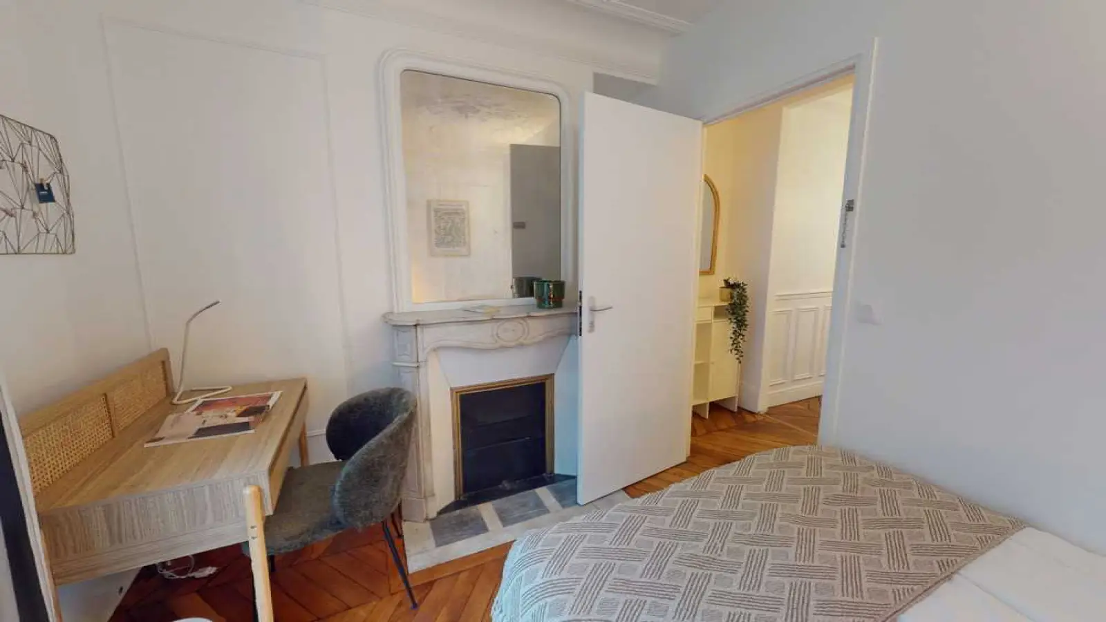 Room Rue Marguerite de Rochechouart in Paris