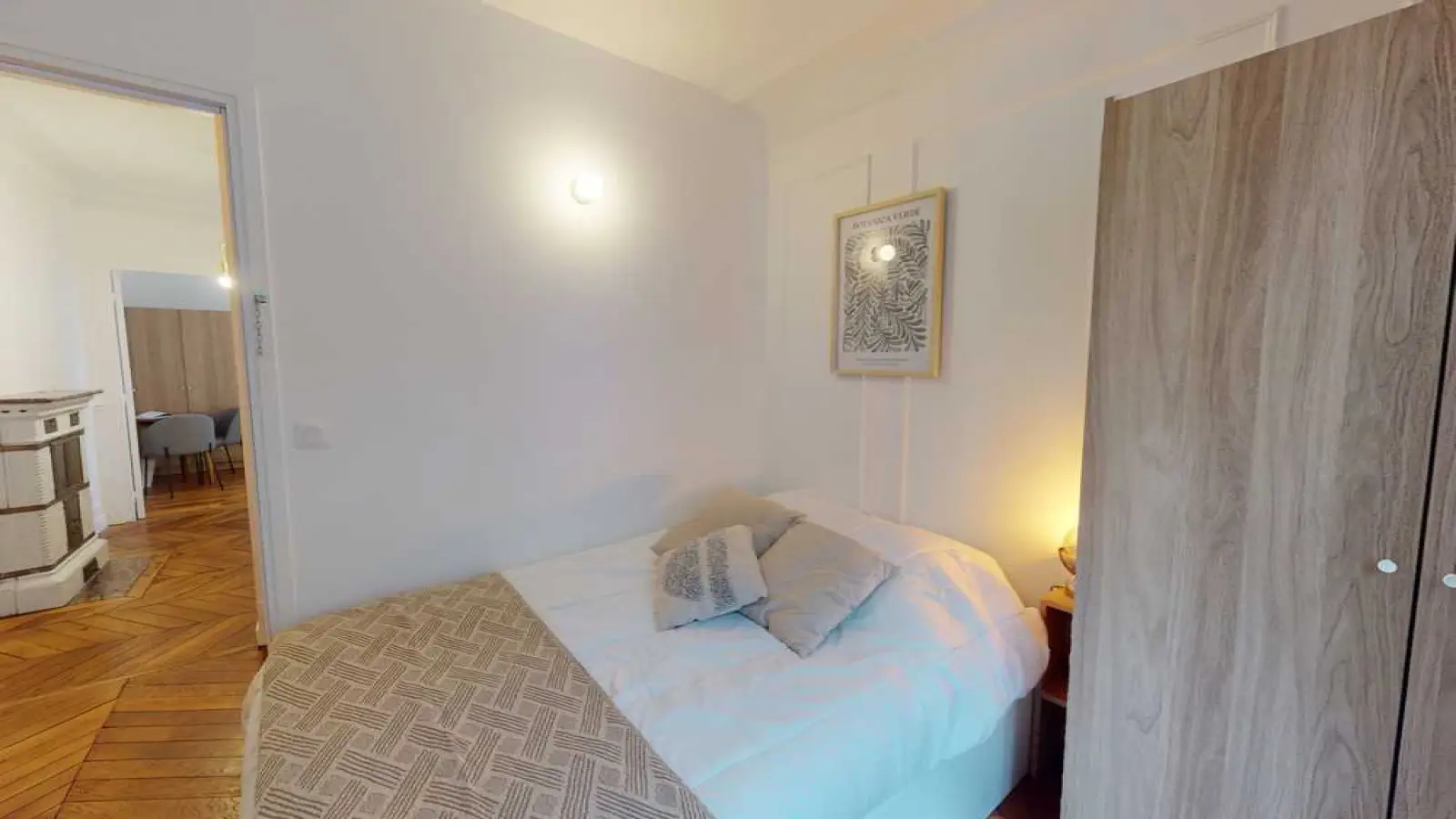 Room Rue Marguerite de Rochechouart in Paris